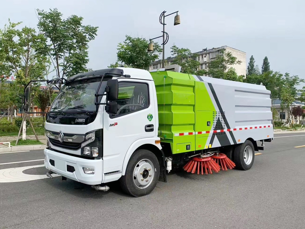 國(guó)六東風(fēng)凱普特7.5方掃路車